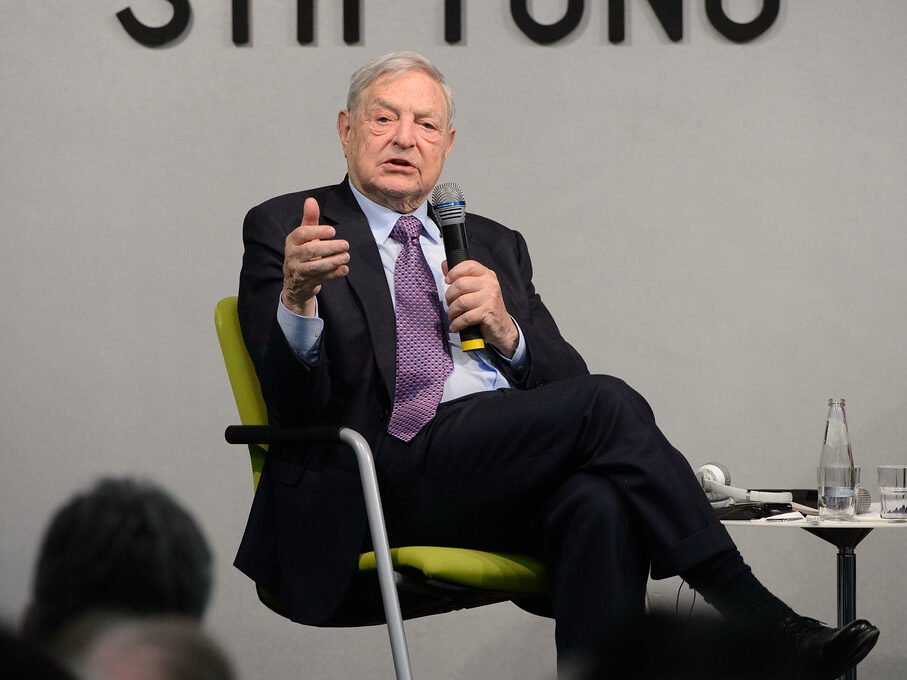 Miliardář George Soros předává kontrolu nad svým impériem synovi Alexandrovi
