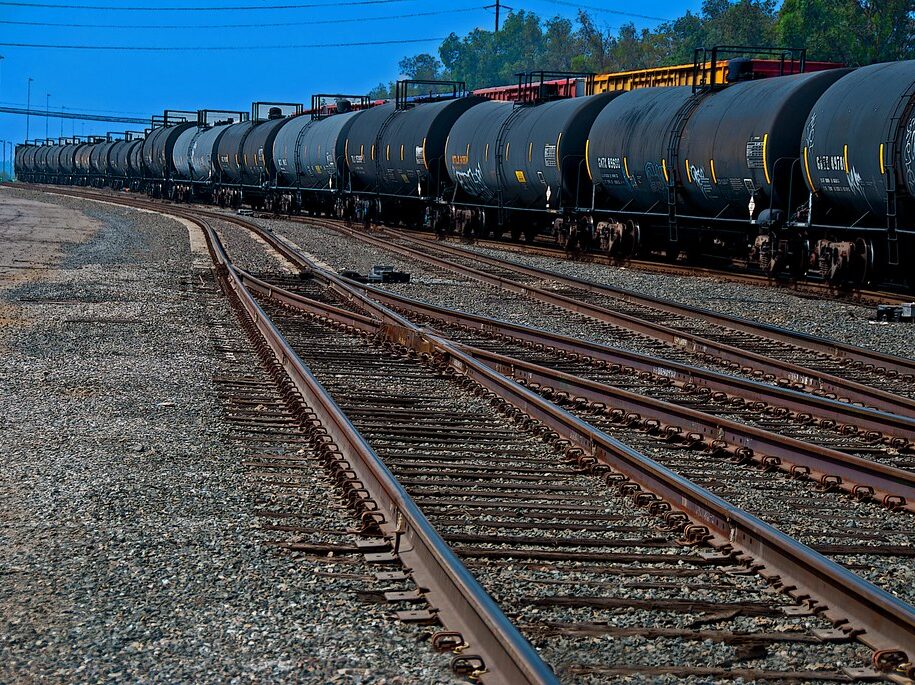 Ruský vývoz benzínu v roce 2023 navzdory sankcím rapidně vzrostl. Nigérie dovezla o 1000 % než v předchozím roce