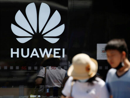 Evropská komise považuje Huawei a ZTE za bezpečnostní rizika. Varuje státy EU