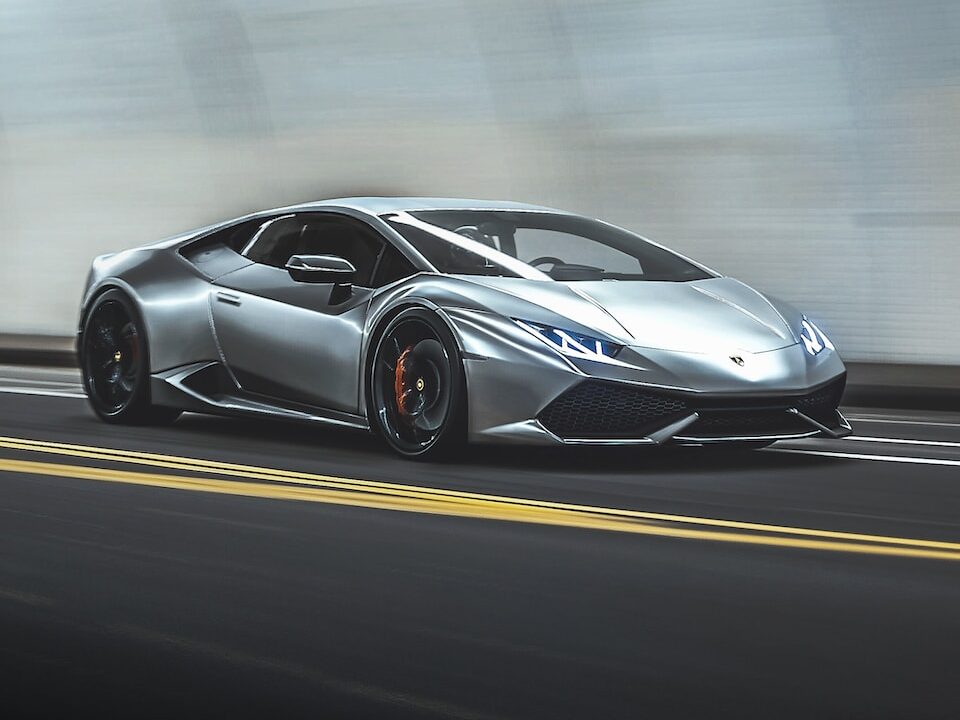 Lamborghini vyprodalo auta se spalovacím motorem, přechází na hybridy