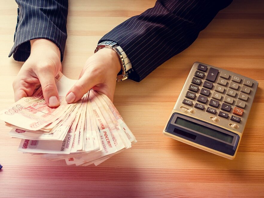 Převody peněz z Ruska od invaze Moskvy na Ukrajinu poprvé klesly