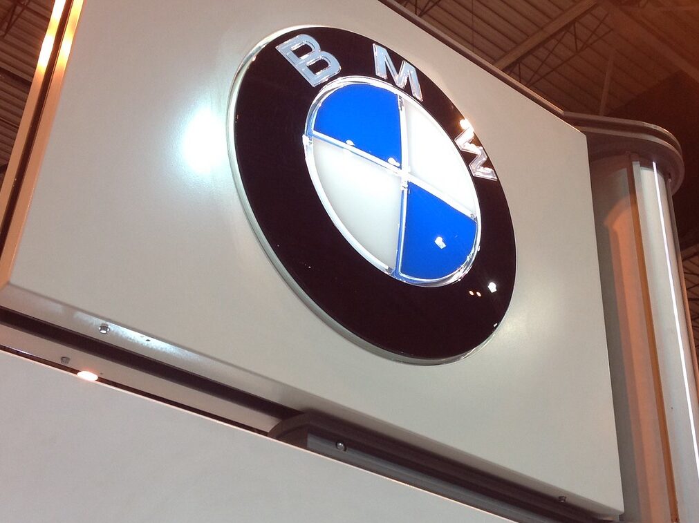 Čistý zisk BMW kvůli vyšším daním klesl, zisk před zdaněním roste díky silným dodávkám