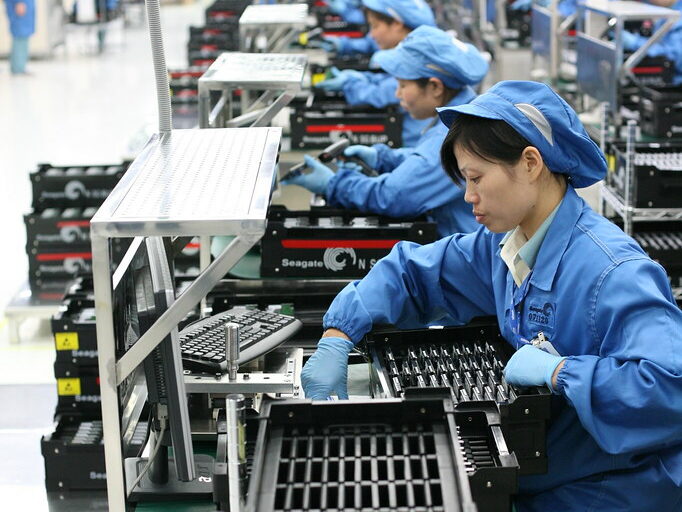 Čínská ekonomika sklouzává do deflace