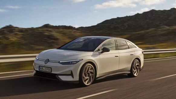 Volkswagen začíná s montáží elektromobilů ID.7 v německém Emdenu. Do roku 2026 chce mít největší nabídku elektromobilů