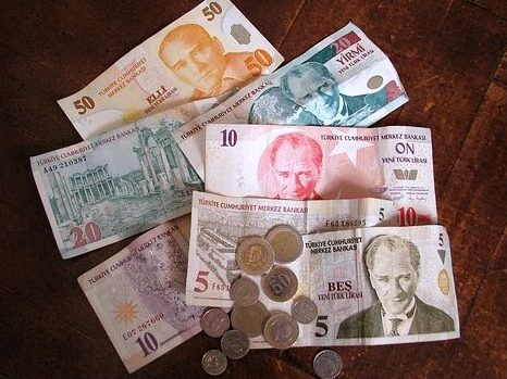 Turecká centrální banka zvýšila klíčovou úrokovou sazbu na 25 %