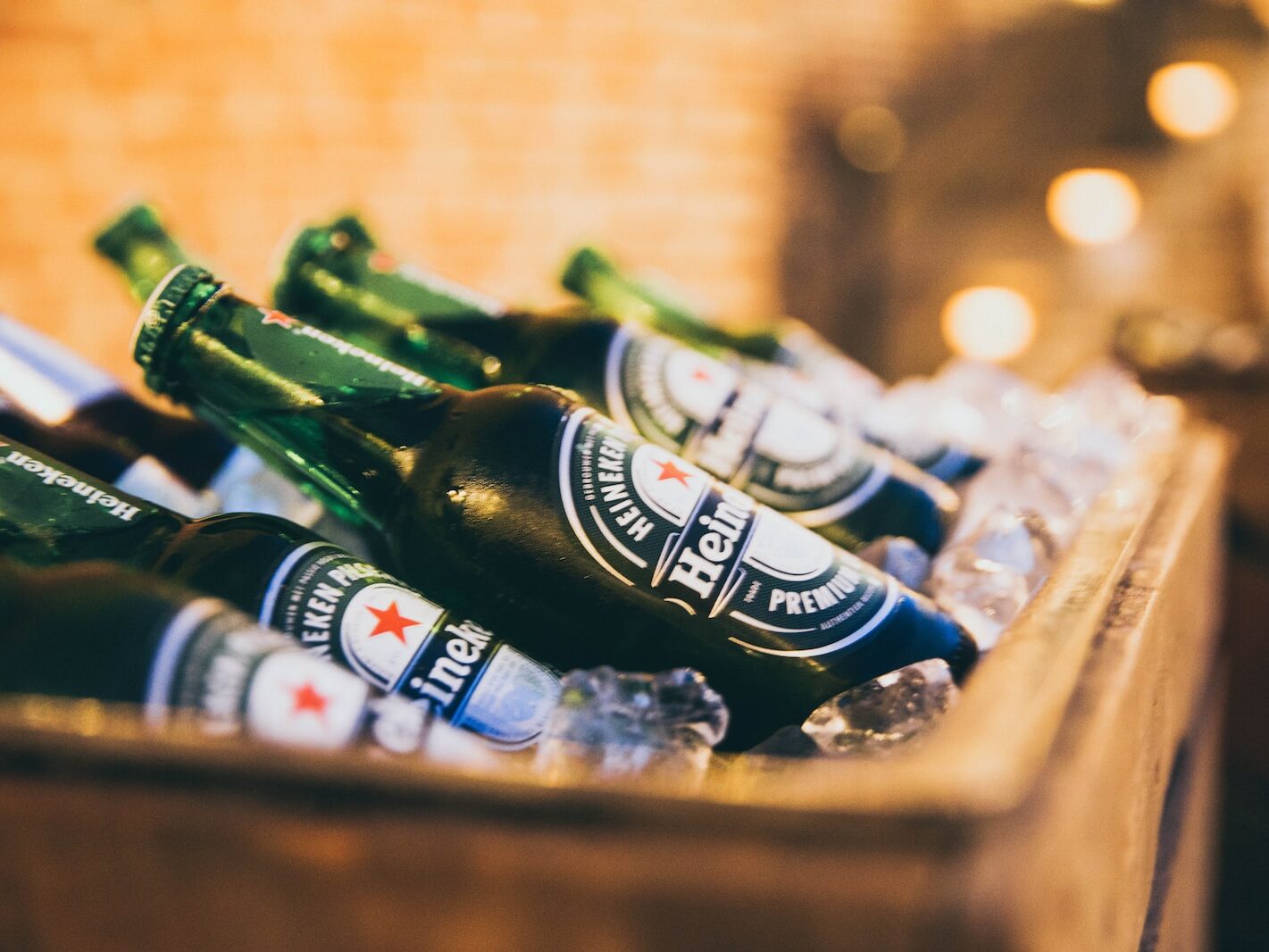 Heineken prodává svůj byznys v Rusku za cenu jedné lahve piva