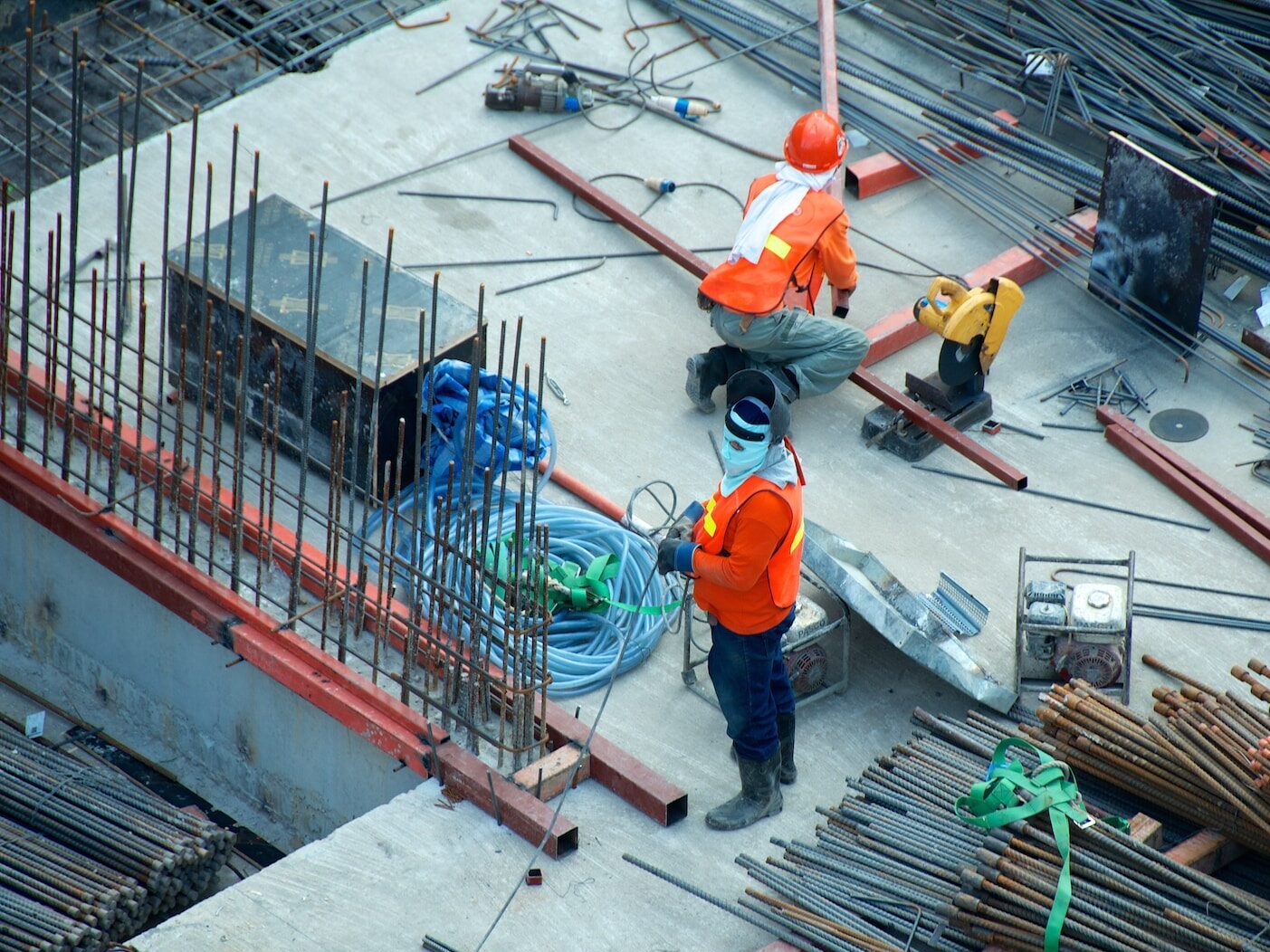 Nejzadluženější realitní společnost na světě, čínský realitní gigant Evergrande, snížil ztrátu na polovinu