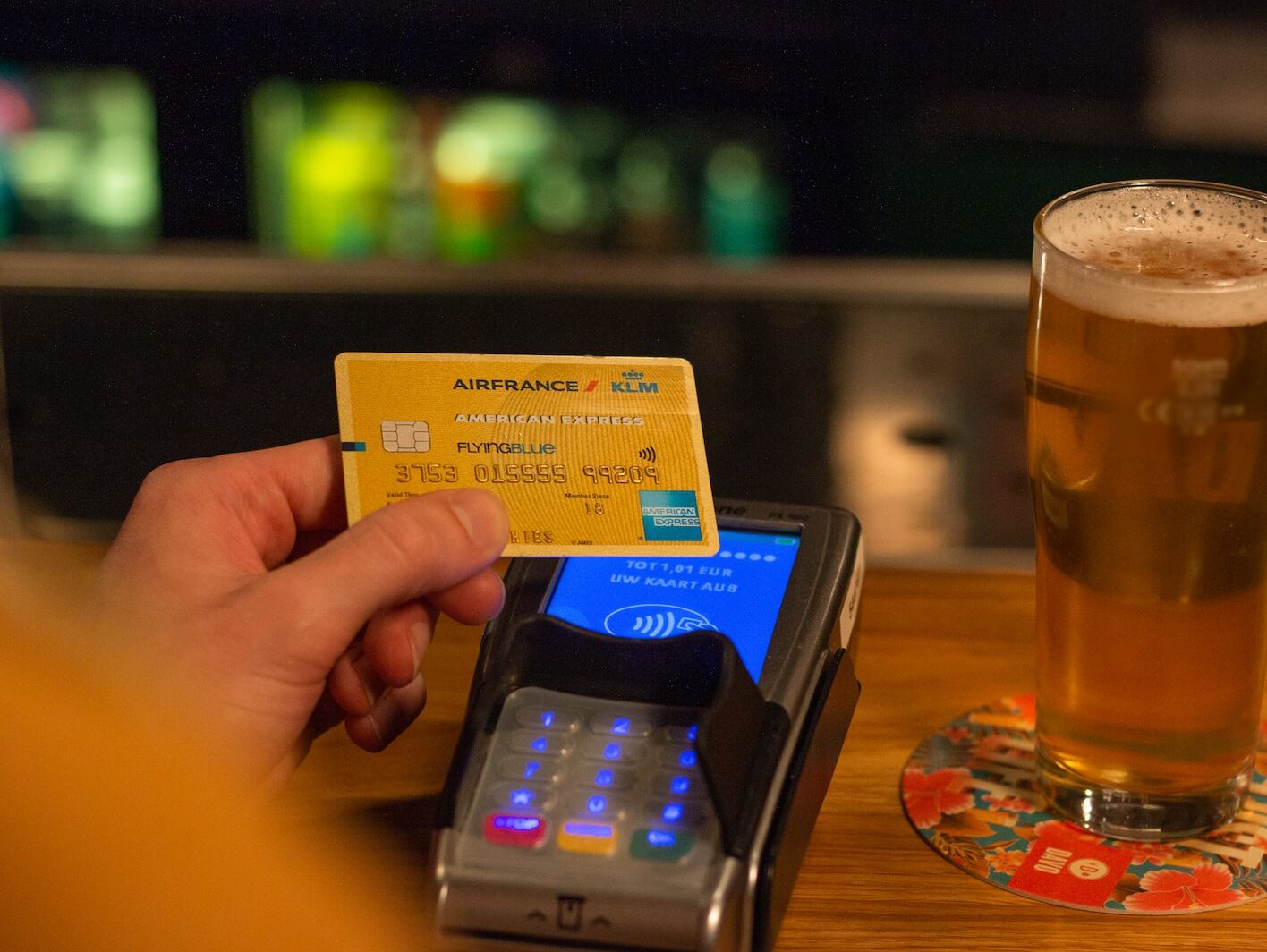 Hotovost vítězí. Platební karty obchodníci odmítají i kvůli vysokým poplatkům