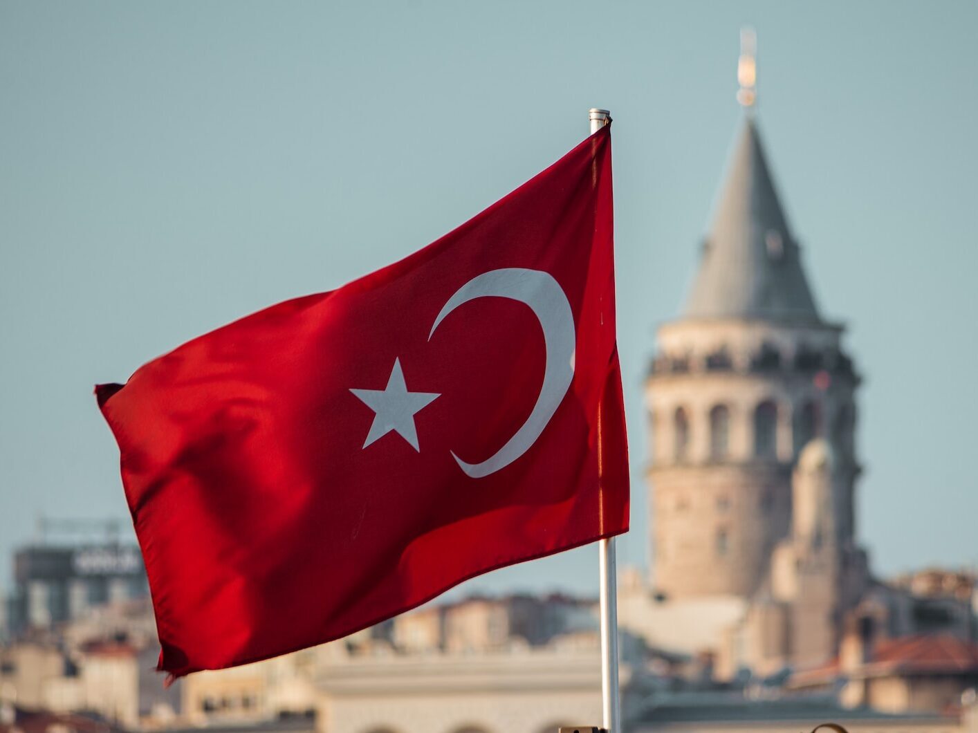 Míra inflace se v Turecku znovu znatelně zvyšuje, dostala se skoro na 59 %. Meziroční nárůst spotřebitelských cen se očekává až na 128 %