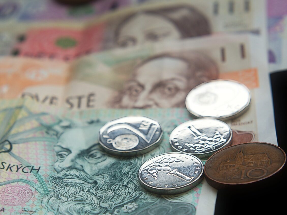 Průměrná mzda klesla v Česku ve druhém čtvrtletí reálně o 3,1 procenta