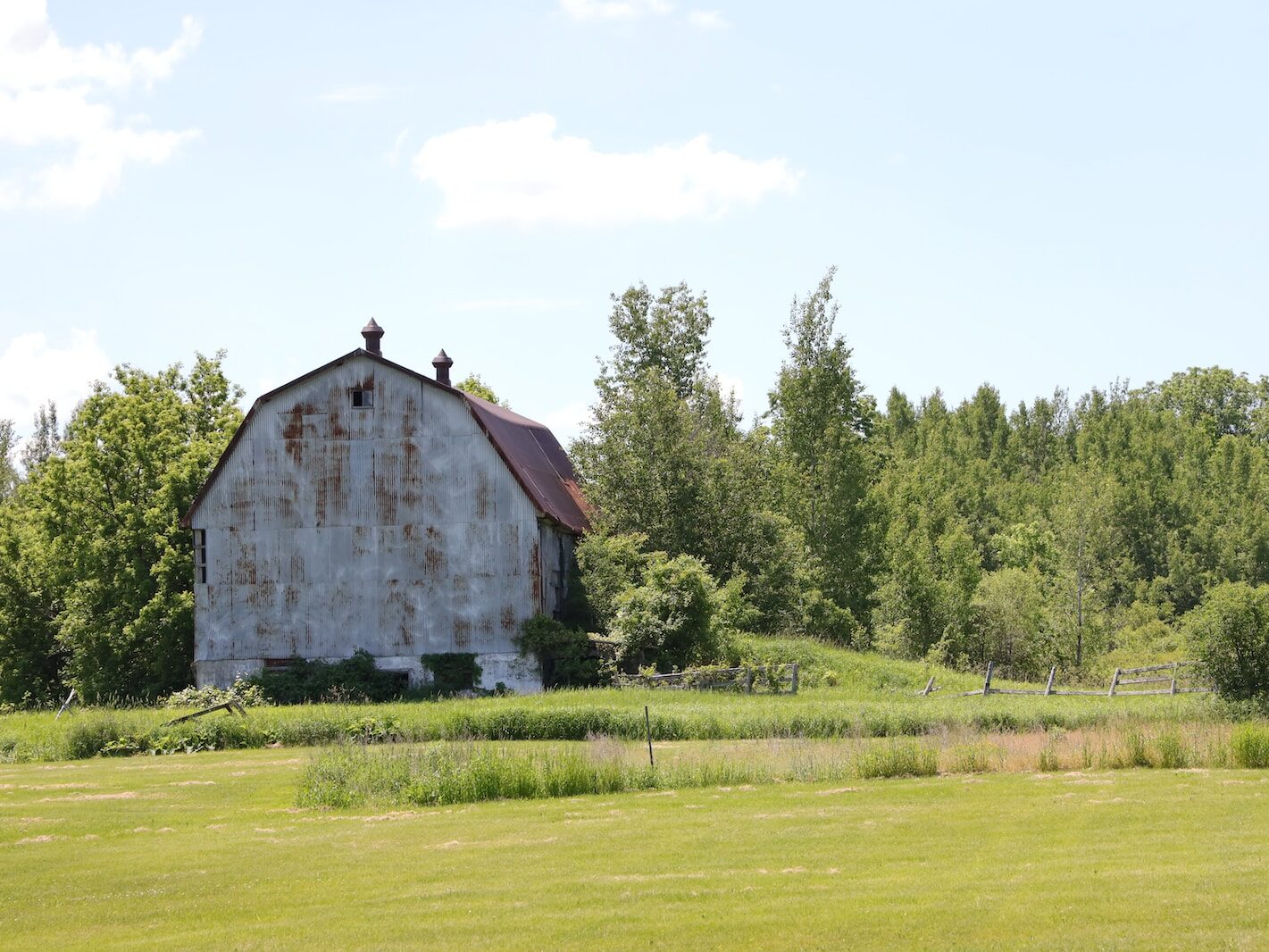 Nemovitosti bez průkazného vlastníka propadnou státu. Přihlásit se o ně můžete do konce roku
