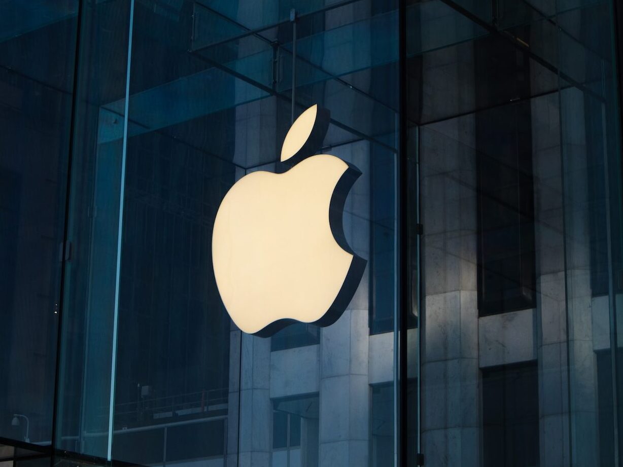 Apple ztratil v hodnotě akcií 2 miliardy dolarů za dva dny. Na vině je zákaz jejich prodeje v Číně