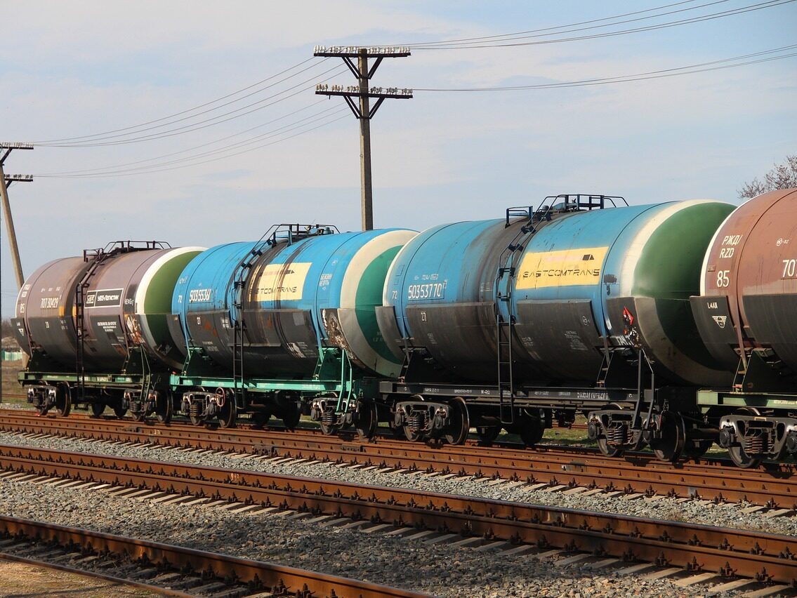 Rusko zvažuje zákaz vývozu ropných produktů, aby stabilizovalo nestabilní ceny pohonných hmot na domácím trhu