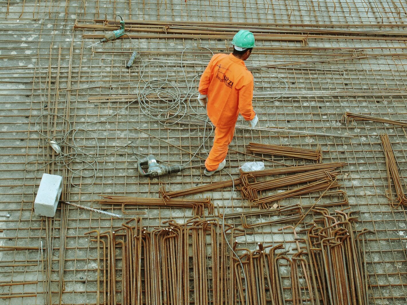 Základové desky pro klíč, to je stavební řešení pro rodinné domy, bazény i plastové jímky