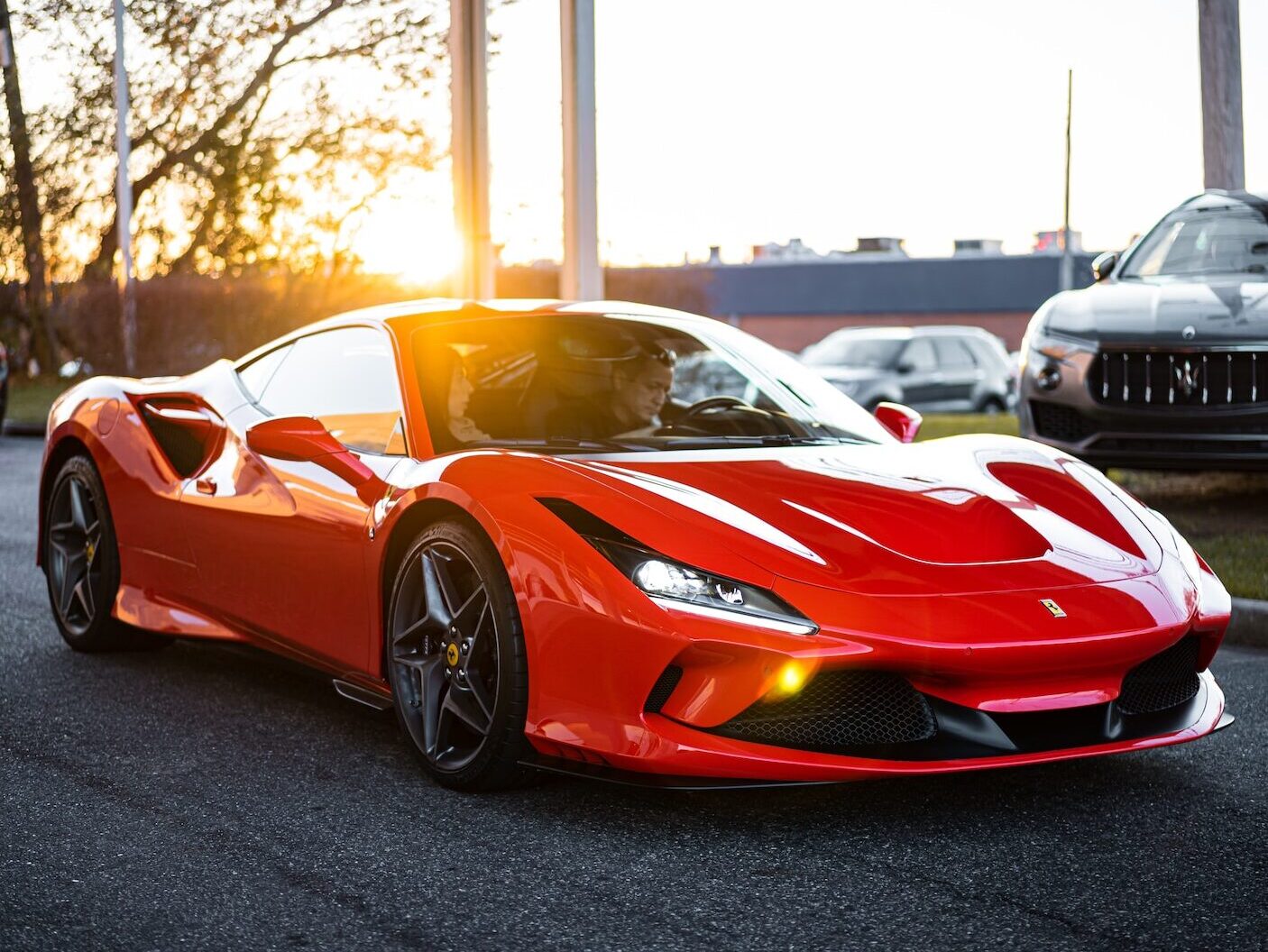 Ferrari začalo přijímat platby v kryptoměnách