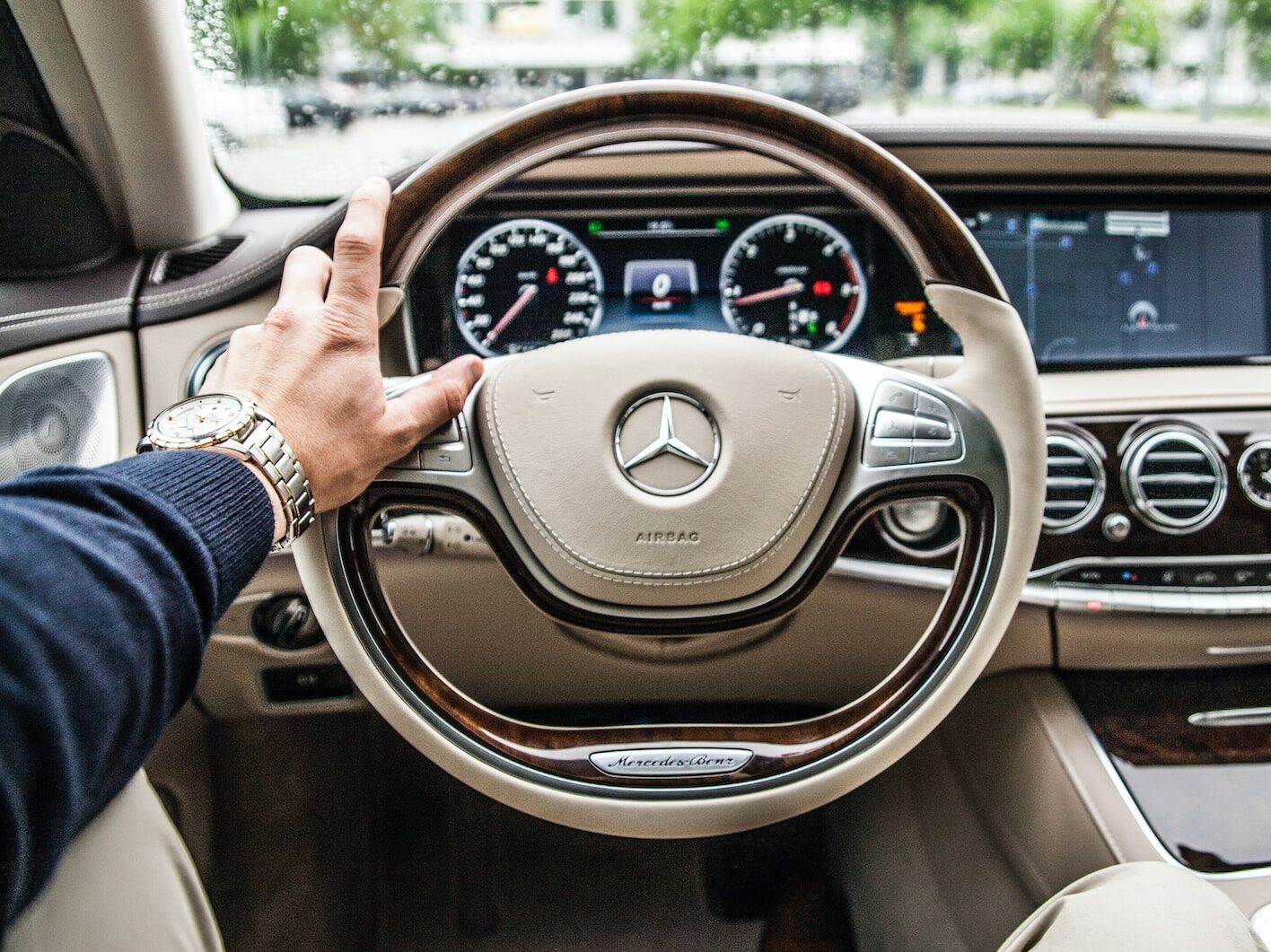 Dovoz luxusních aut do Ruska během války na Ukrajině prudce vzrostl