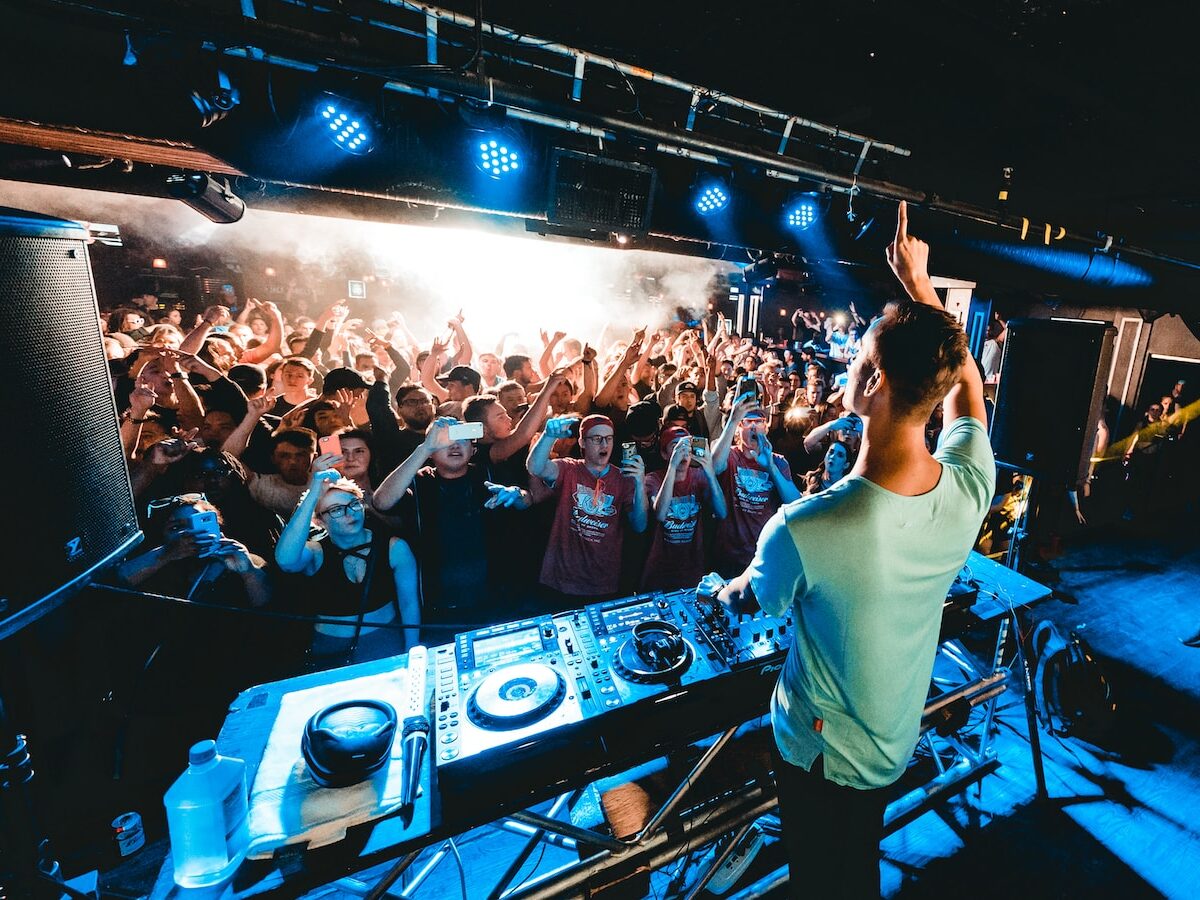 Zažijte eleganci a bezpečnost s textilními náramky od VIP Náramky.cz