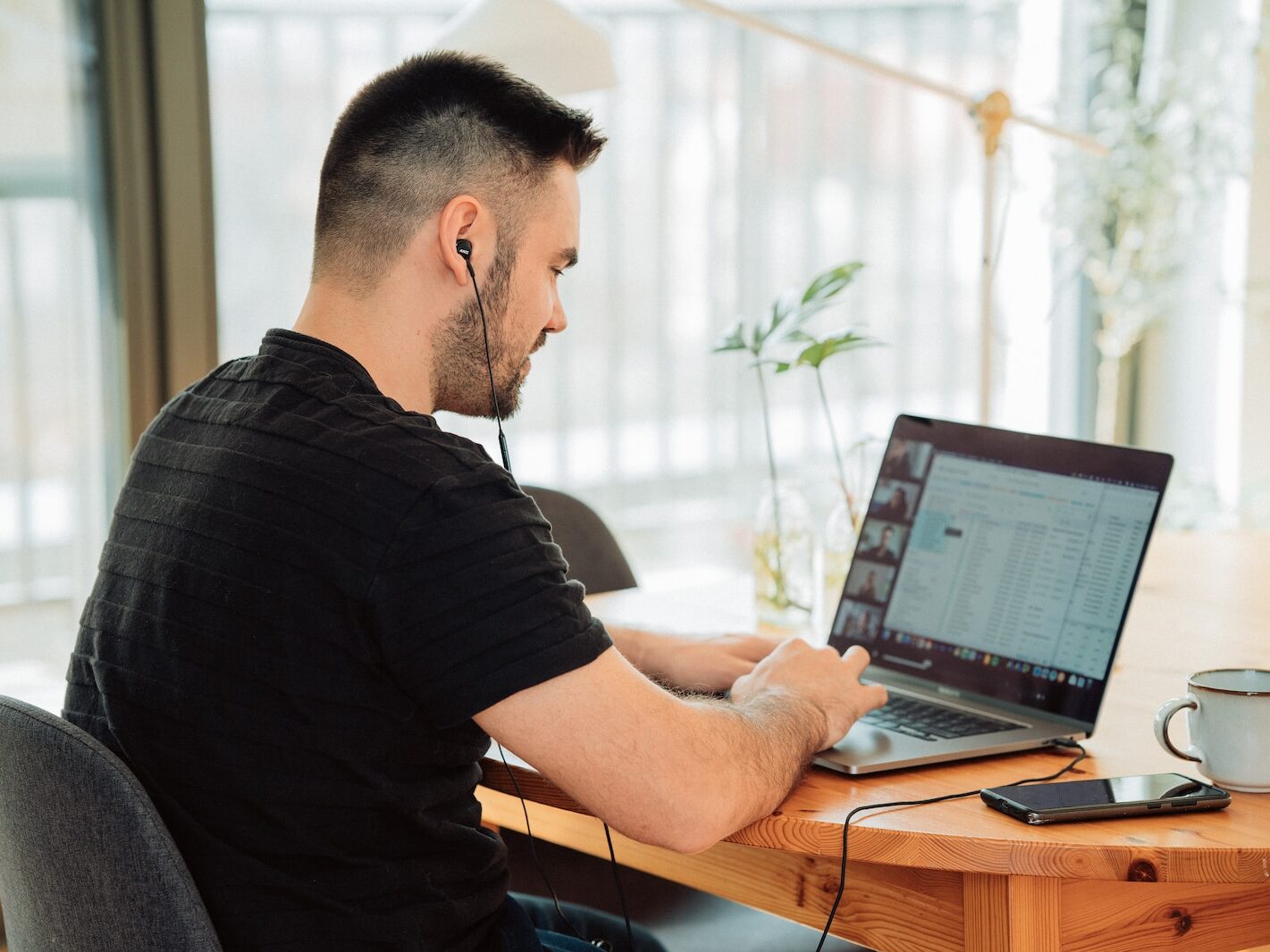 Home-office bude nově pod dohledem inspektorů práce. 300 tisíc korun pokuta, pokud nebude smlouva písemně