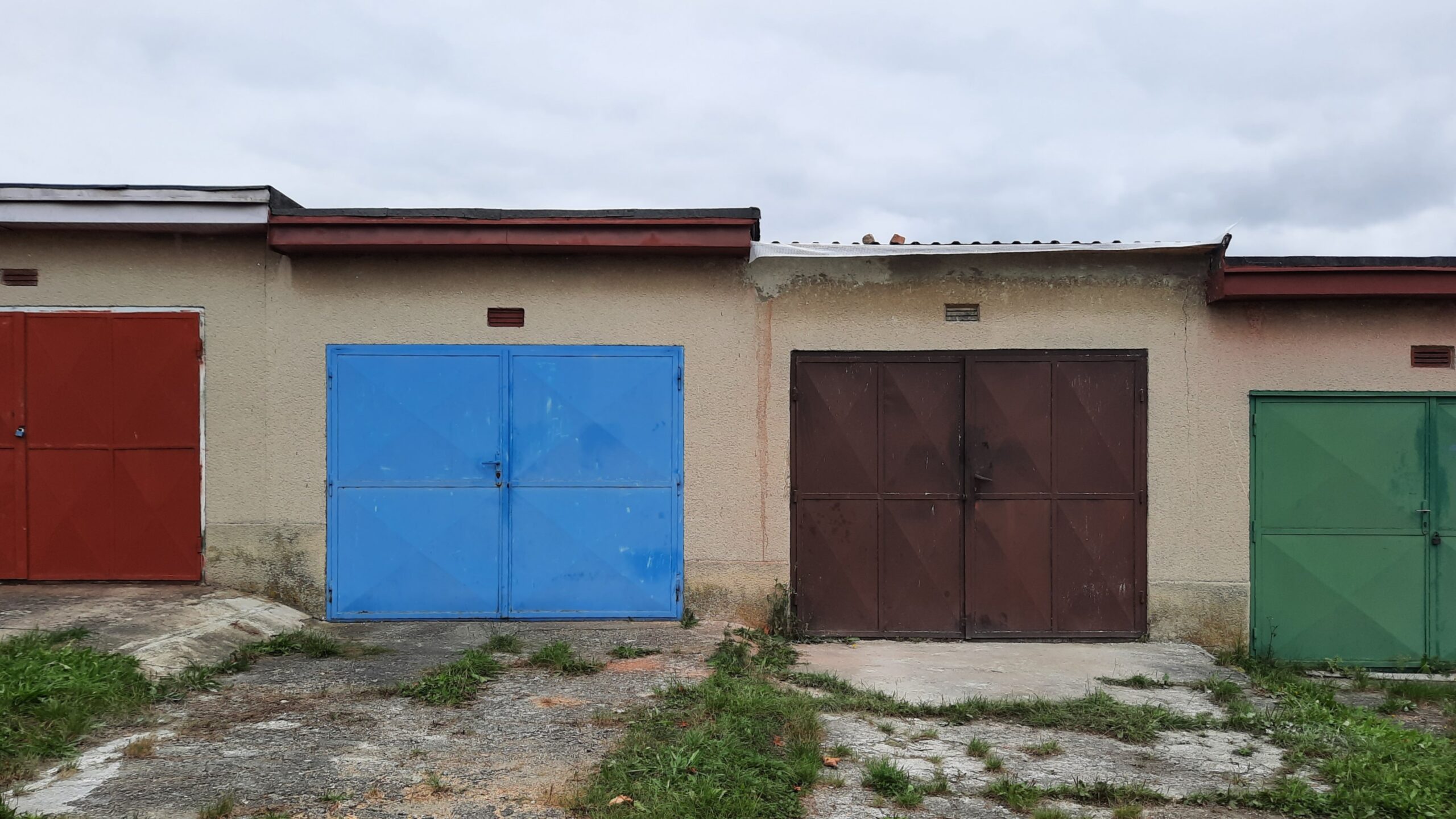 Daň z nemovitosti pro vlastníky chat i garáží se rapidně mění. Na podání daňového přiznání nesmí zapomenout více než 100 tisíc lidí