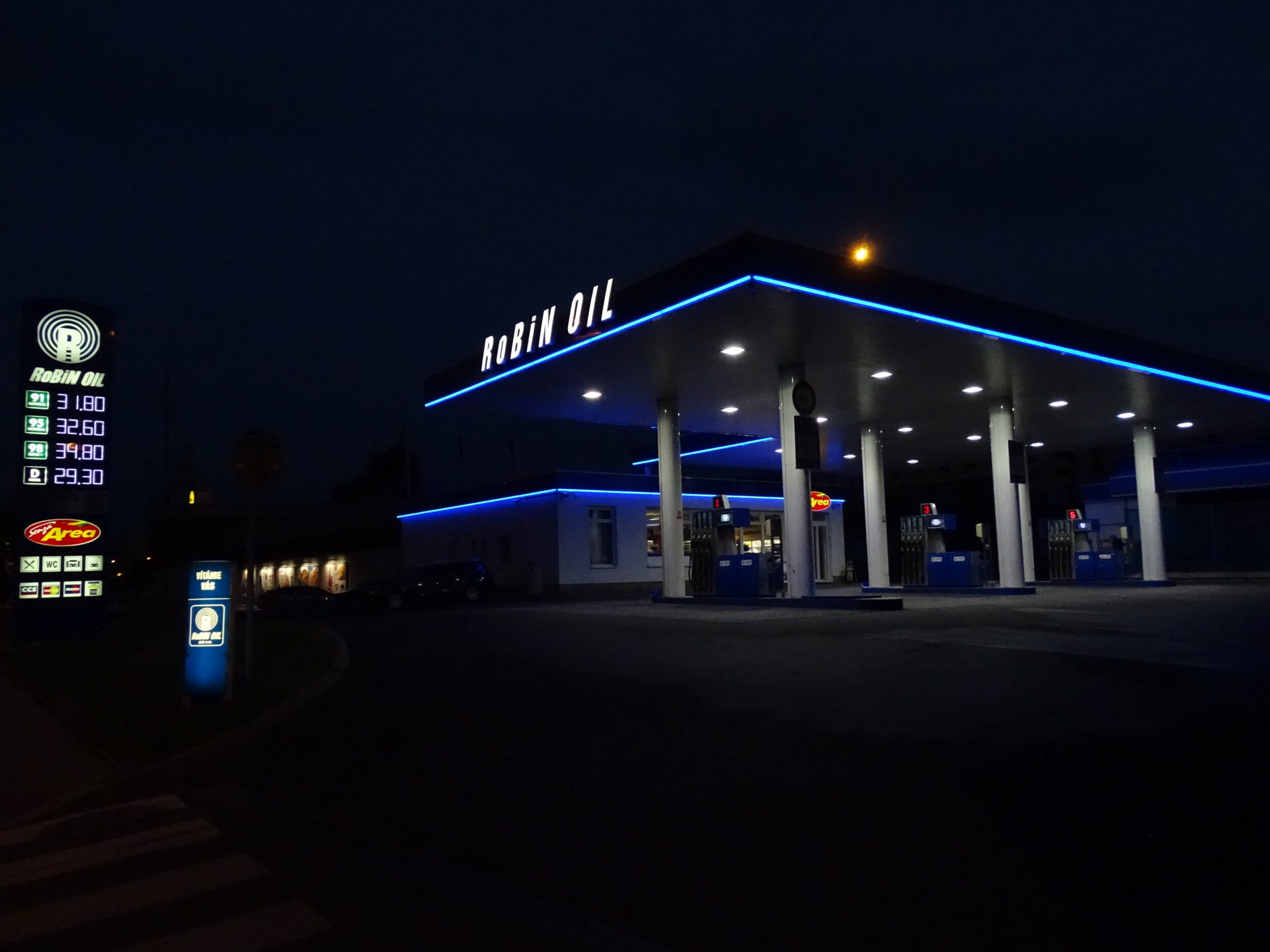 Státní společnost ČEPRO kupuje čerpací stanice RoBiN OIL. 75 pump změní majitele