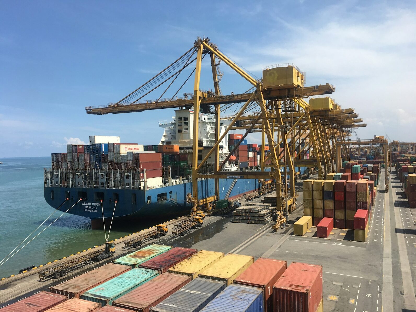 Námořní doprava čelí novým výzvám: Útoky poblíž Suezu a sucha v Panamě vedou ke zvyšování cen