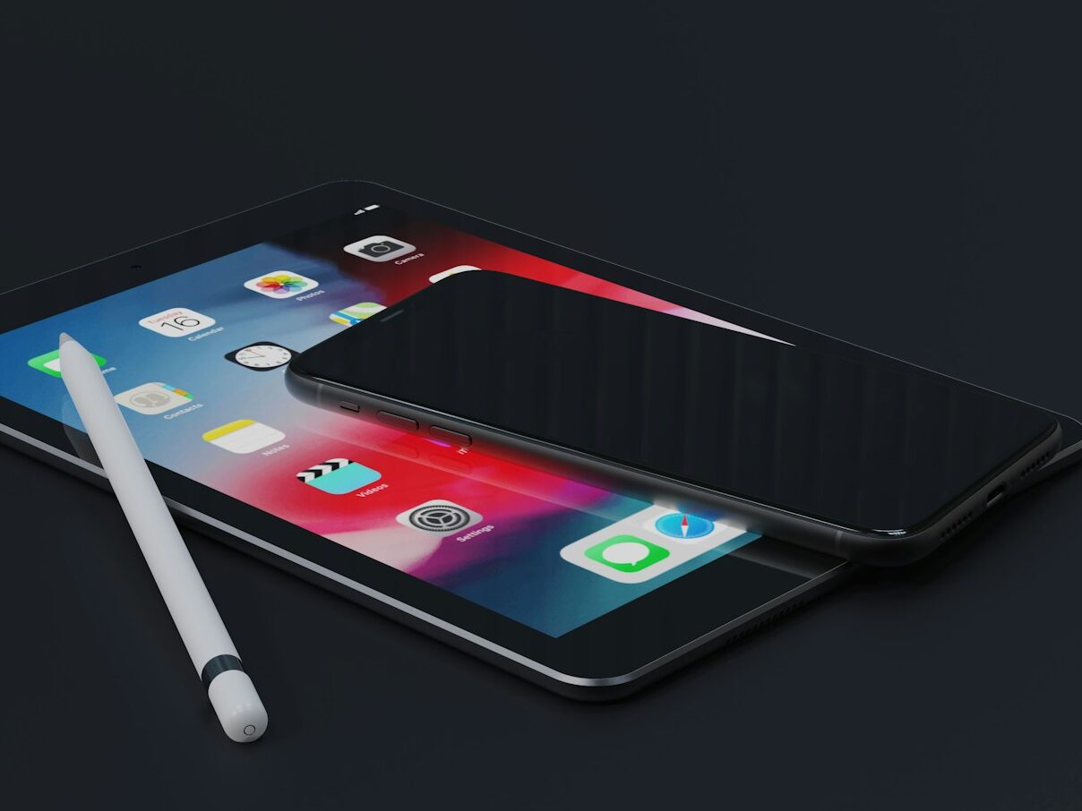 V EU začala platit přísnější pravidla zákonu o digitálních trzích. Týká se firem jako Amazon, Apple, Microsoft, Meta či Google Alphabet