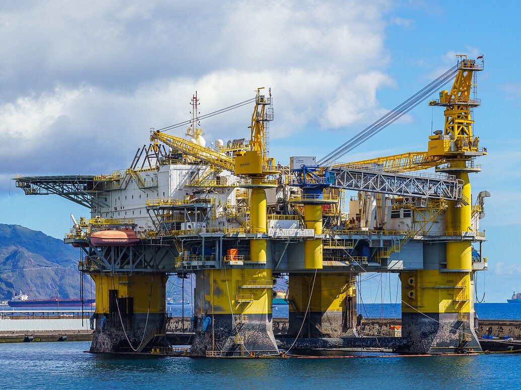 Zisky ropného gigantu Aramco od roku 2022 závratně klesají