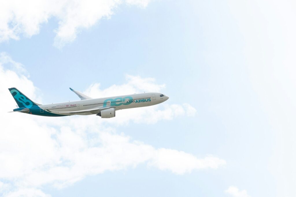 white and blue airplane flying during daytime