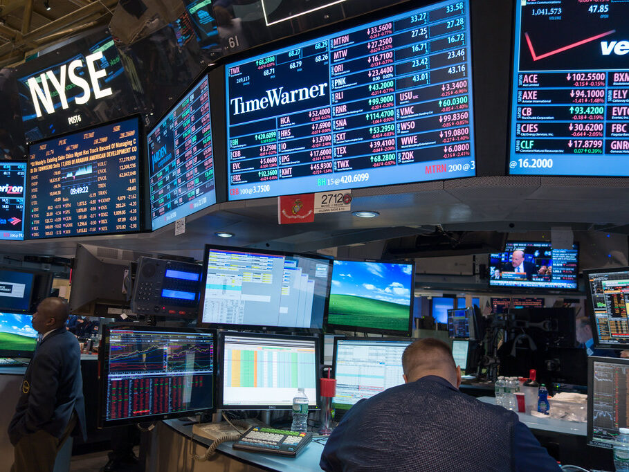 Dle věhlasného amerického finančního analytika Garyho Shillinga jsou americké akcie nadhodnocené a může hrozit propad