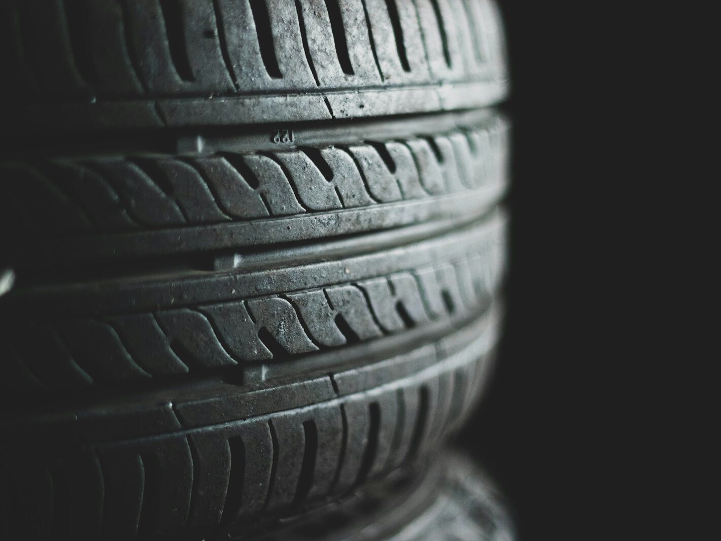 Jeden z největších dodavatelů pneumatik společnost Continental se chystá propustit až 1200 zaměstnanců