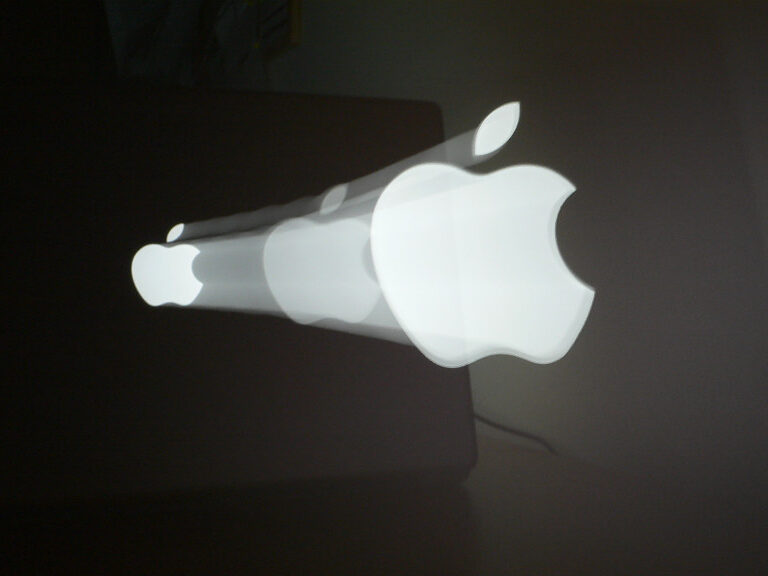 Apple propustil více než 600 zaměstnanců