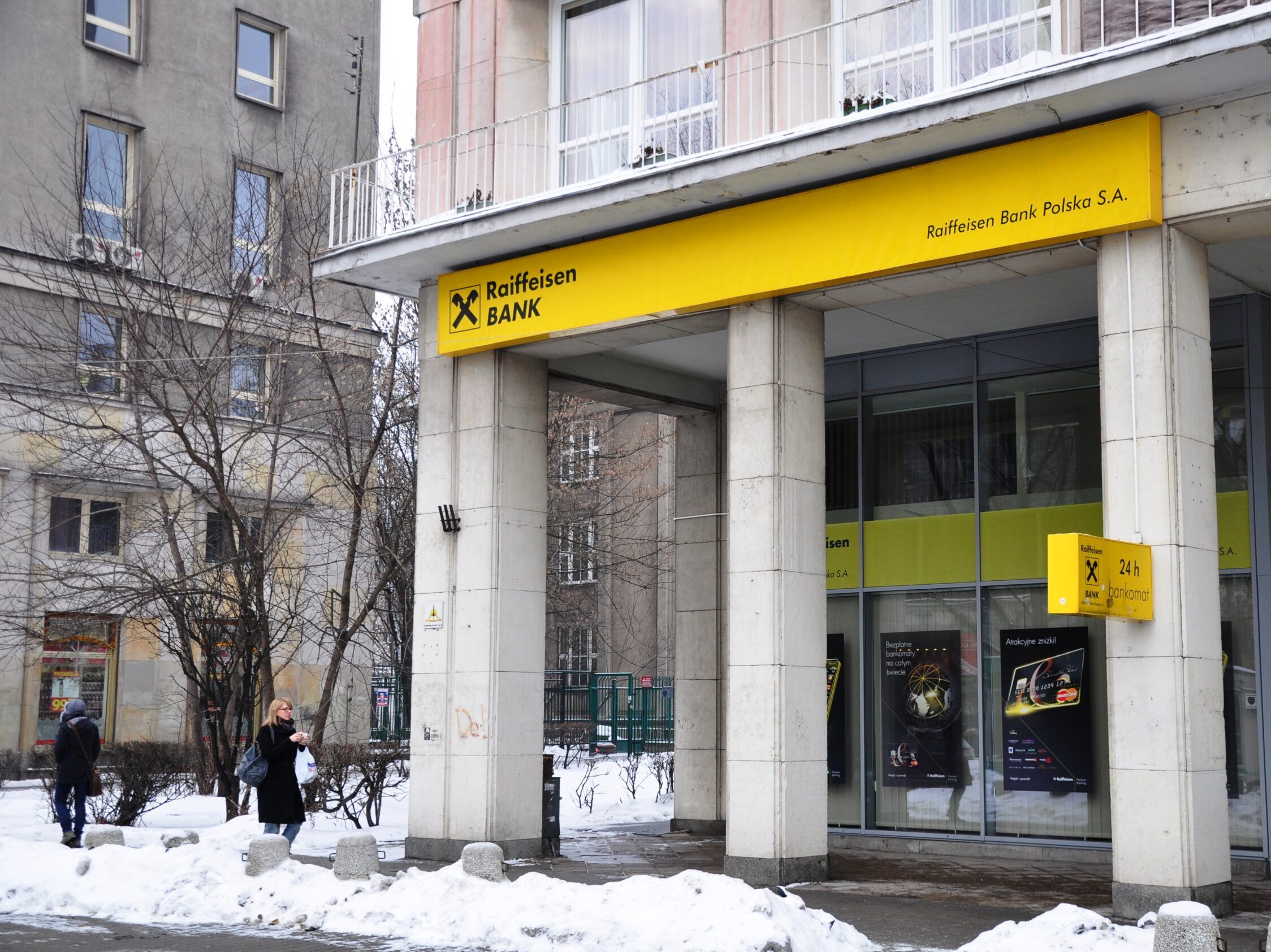 Raiffesenbank stahuje pracovní inzeráty v Rusku a reaguje na kritiku z trhu