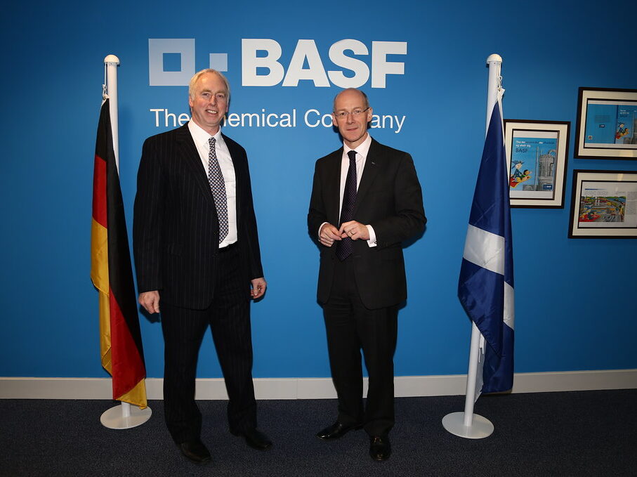 Firma BASF uvádí do provozu první elektrickou pec na krakování. Jedná se o první zařízení tohoto druhu na celém světě