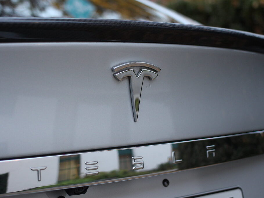 Tesla se chystá propouštět větší množství zaměstnanců v Německu