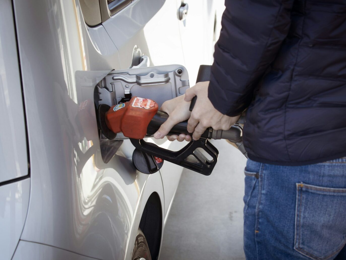 Ceny pohonných hmot jsou nejvyšší za poslední půlrok. Nafta je ale v Česku z okolních zemí nejlevnější