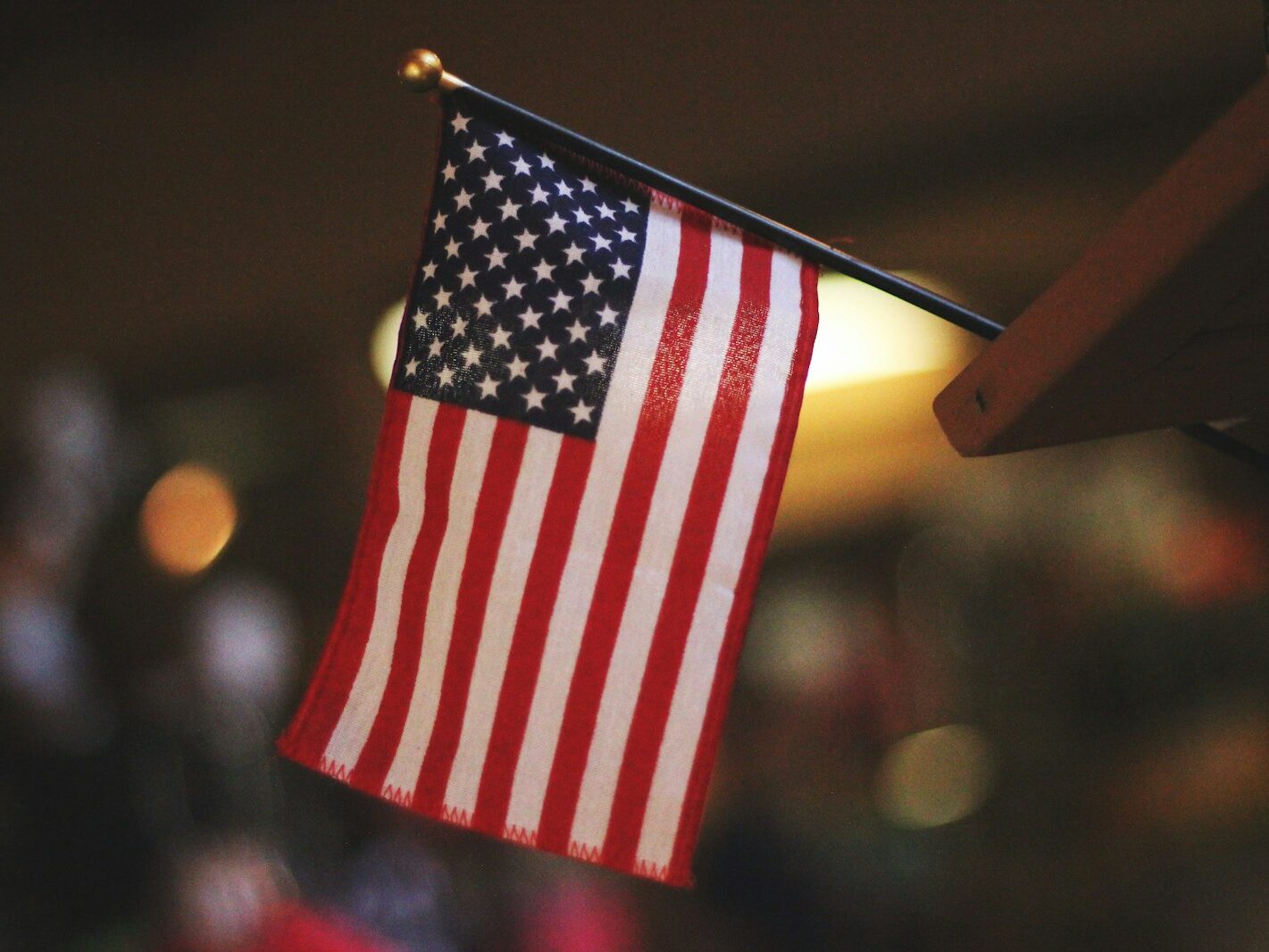 USA navyšuje clo u čínských elektromobilů, čipů a dalšího zboží