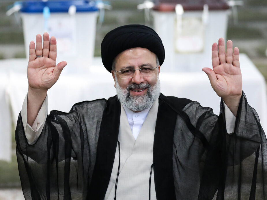 Rekordní cena zlata - smrt íránského prezidenta zneklidňuje trhy