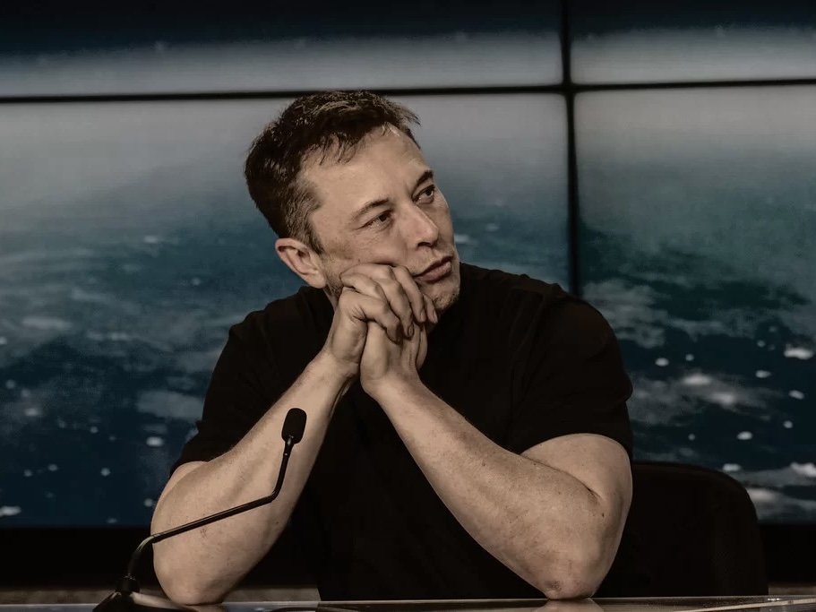 Elon Musk předpovídá: "Umělá inteligence nám vezme všechna pracovní místa”