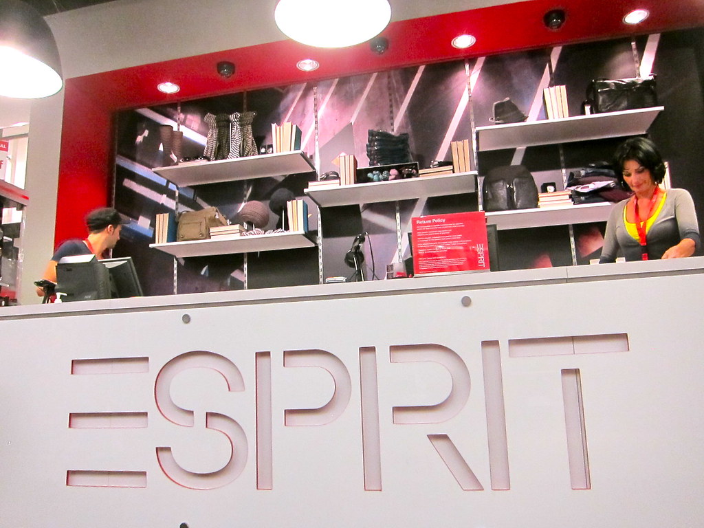 Insolvence Espritu. S novými investory by se obchody Esprit mohly dočkat nového života