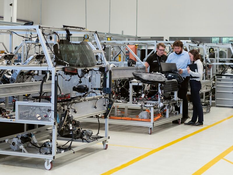 Průmyslová produkce zůstává v útlumu. V dubnu meziročně klesla o 0,4 procenta