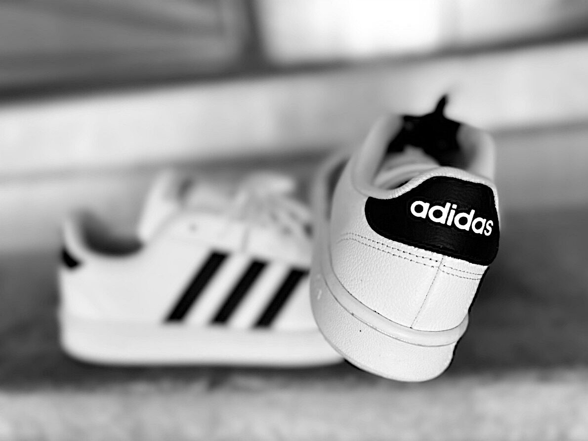 Firma Adidas zahajuje vyšetřování ohledně zpronevěry a braní úplatků v Číně