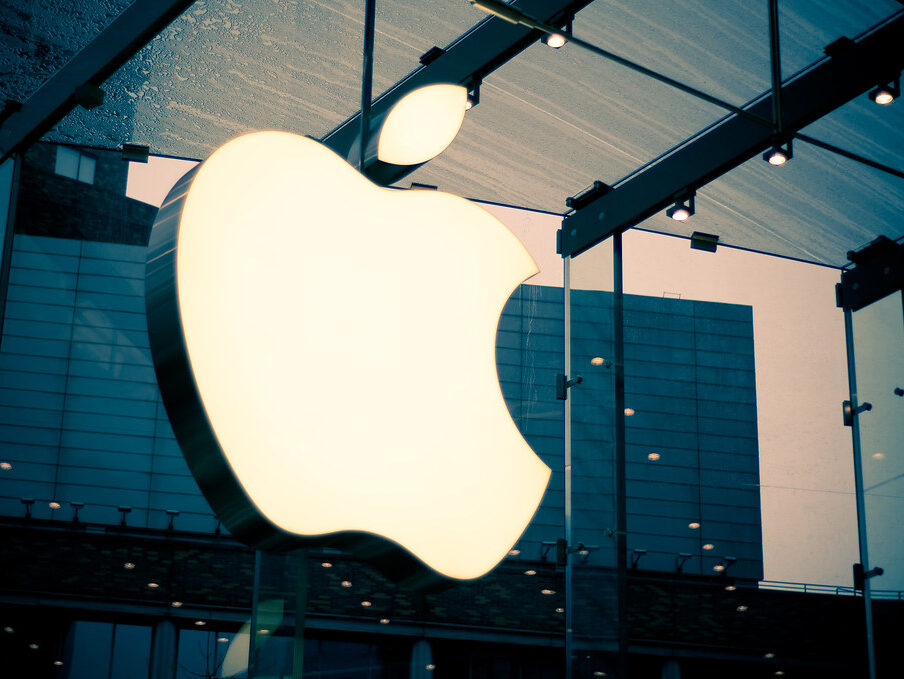 Společnosti Apple hrozí miliardová pokuta od EU