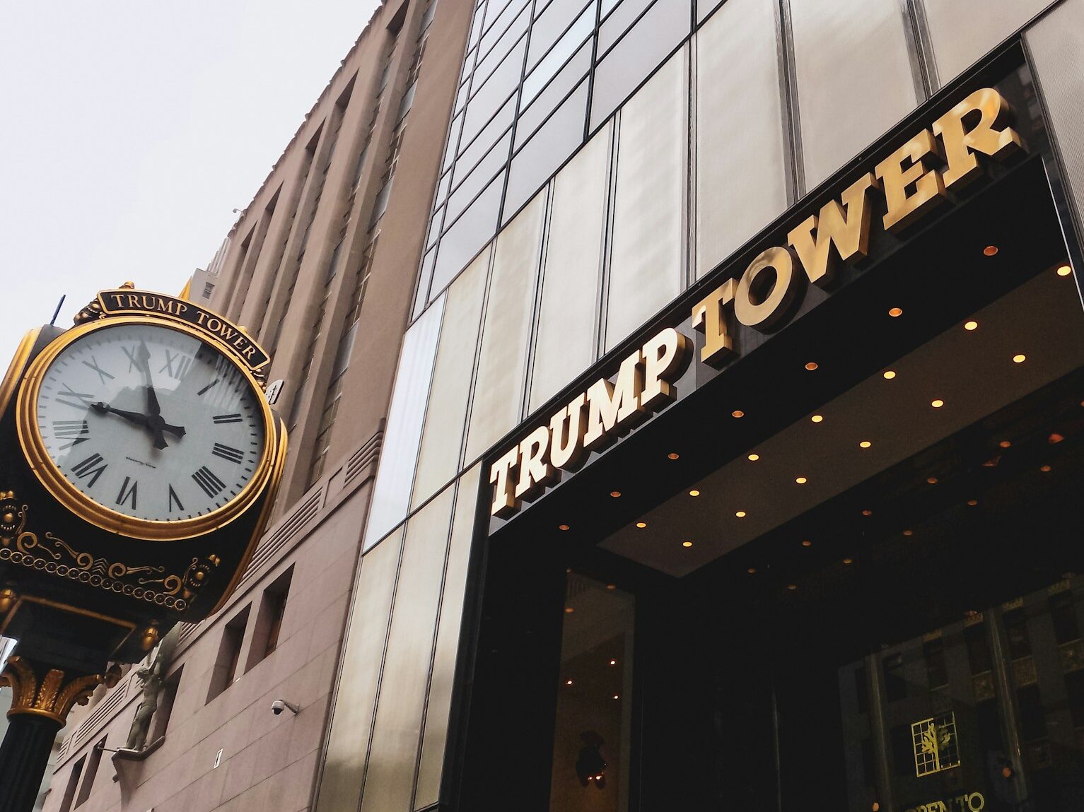 Miliardáři v USA jsou pro Trumpa. Nejbohatší dárci a sponzoři republikánského kandidáta