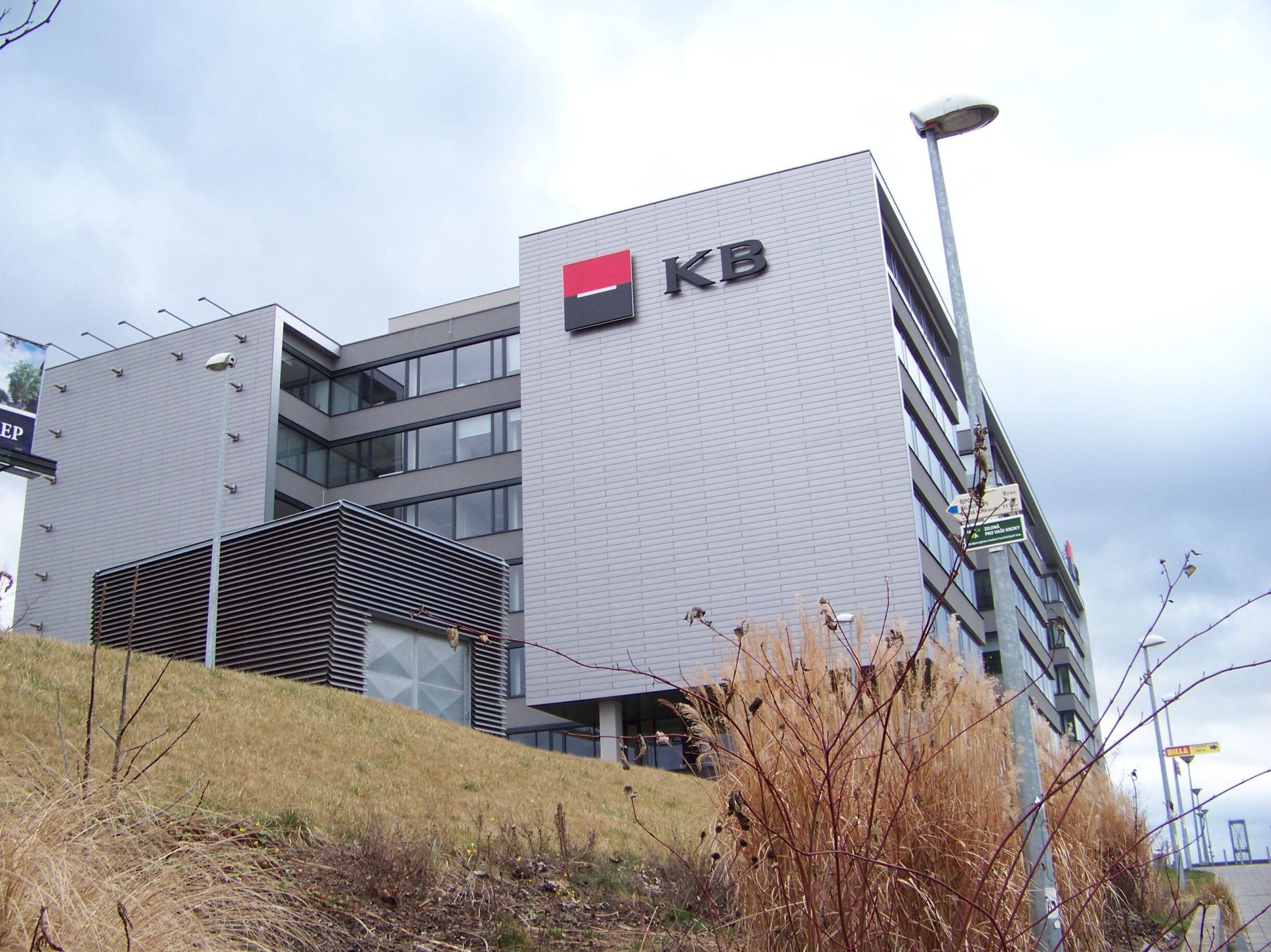 KB: Ekonomika poroste - letos pomalu, přístí rok více. Koruna by měla posílit