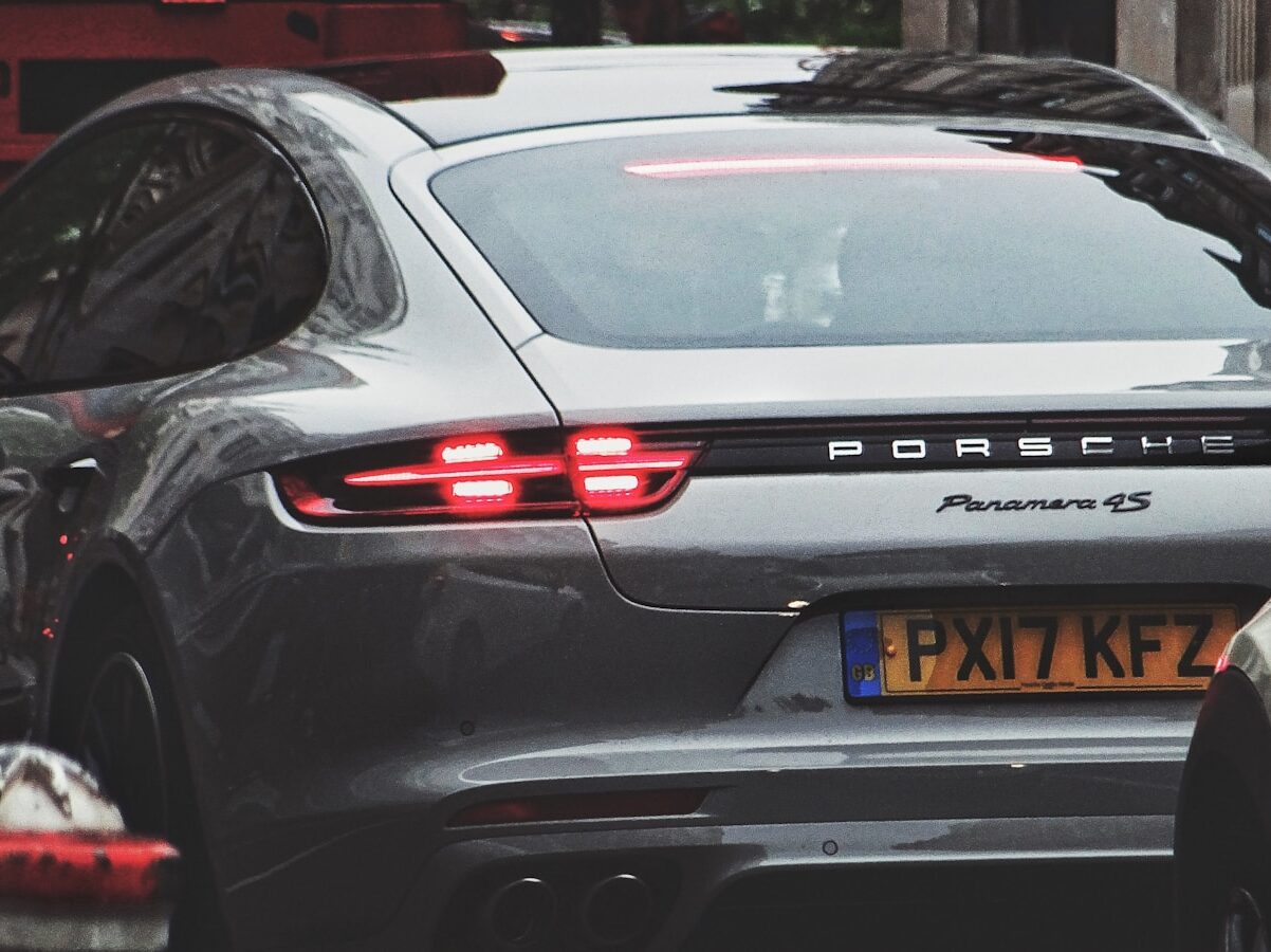 A další na řadě: Porsche couvá z elektromobilních vizí. Kvůli nezájmu trhu