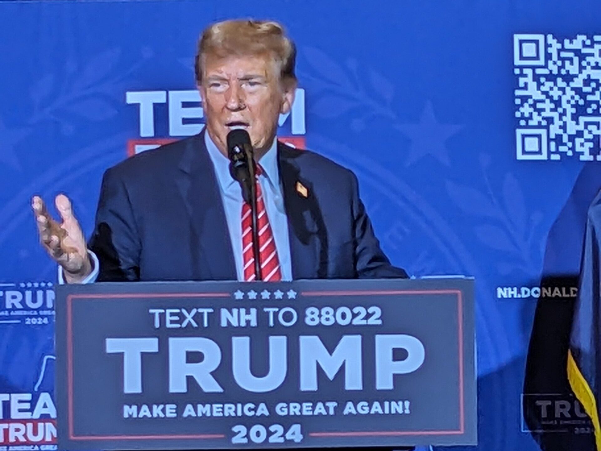 Trump: Nikdy neprodávejte svůj bitcoin. Navrhuje držet krypto-rezervu a skoncovat s Bidenovskou regulací