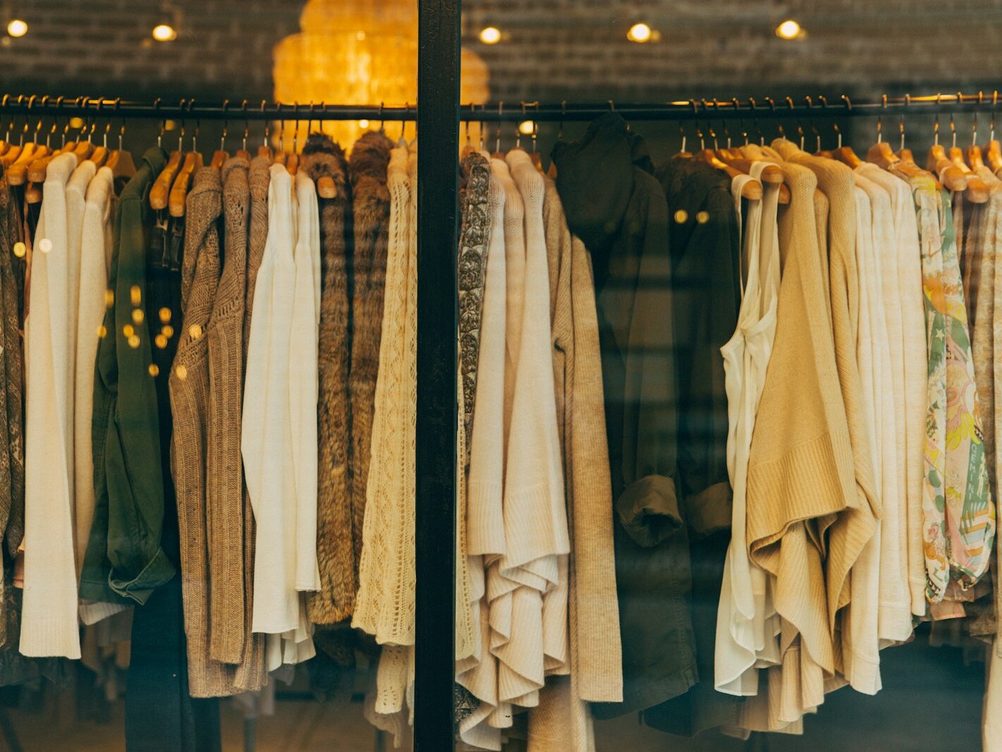 Módní řetězech Esprit uzavírá všechny pobočky v Německu. Zhruba 1300 lidí bude propouštět