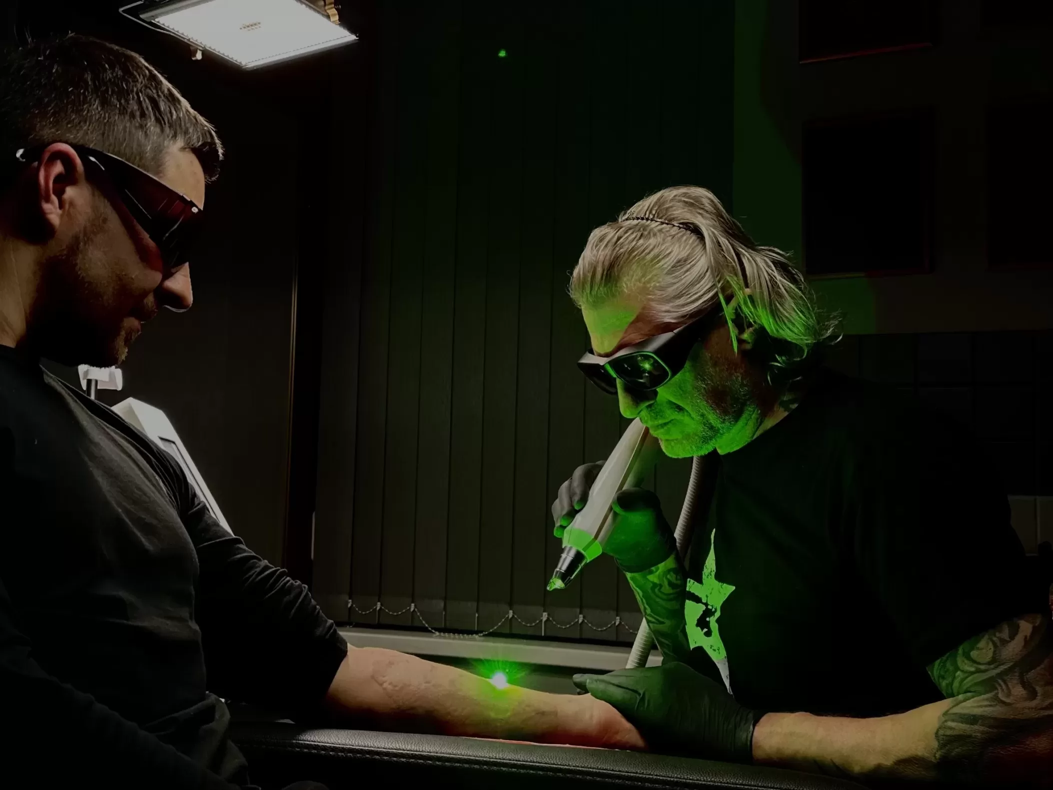 Nevhodné tetování, pigmentové skrvny nebo nepovedený permanentní make-up? Laserové centrum Tattoo Zone disponuje jedinečným technologickým vybavením u nás