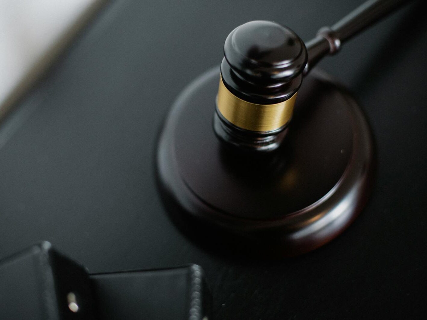 Na konci roku skončí možnost platit kolky. Do té doby je můžete využít či odprodat