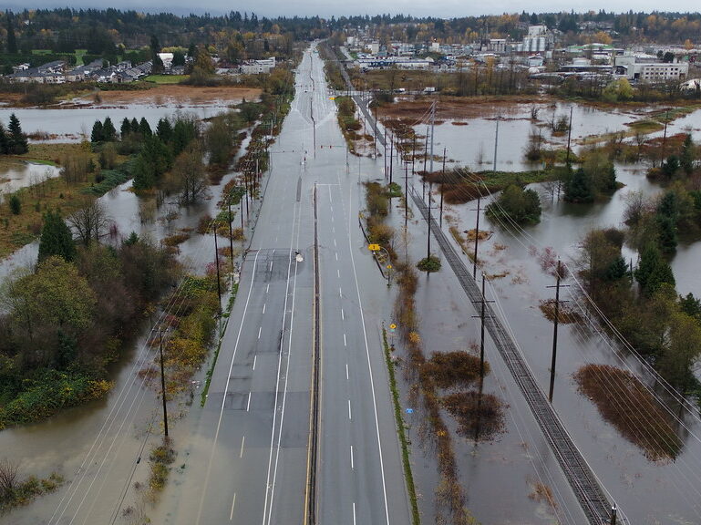 Průvodce pro firmy a podnikatele při pomoci po povodních. Je možné odečíst si dary z daní?